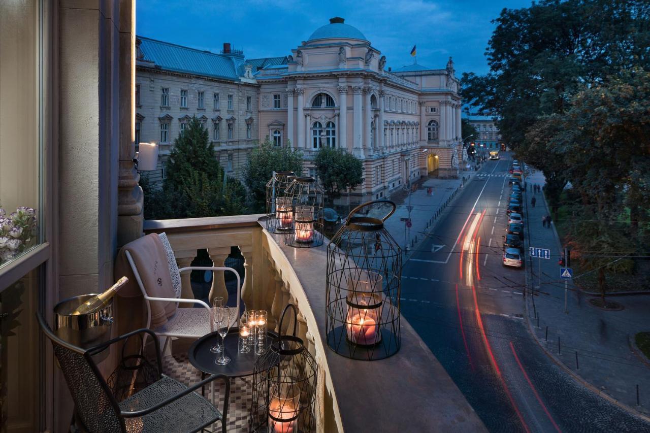 Bankhotel Lviv Exterior photo